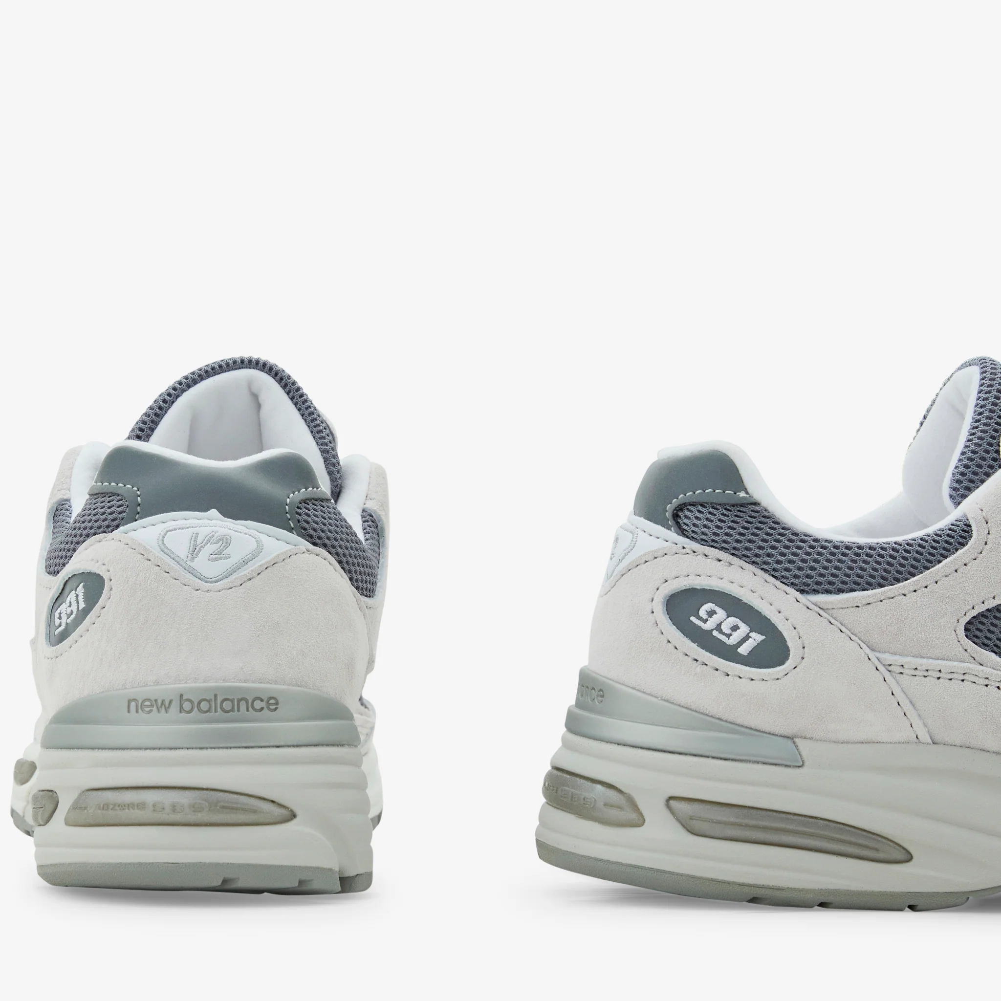 Made in UK 991v2 Nimbus Cloud | Cool Grey | Silver - Image 3