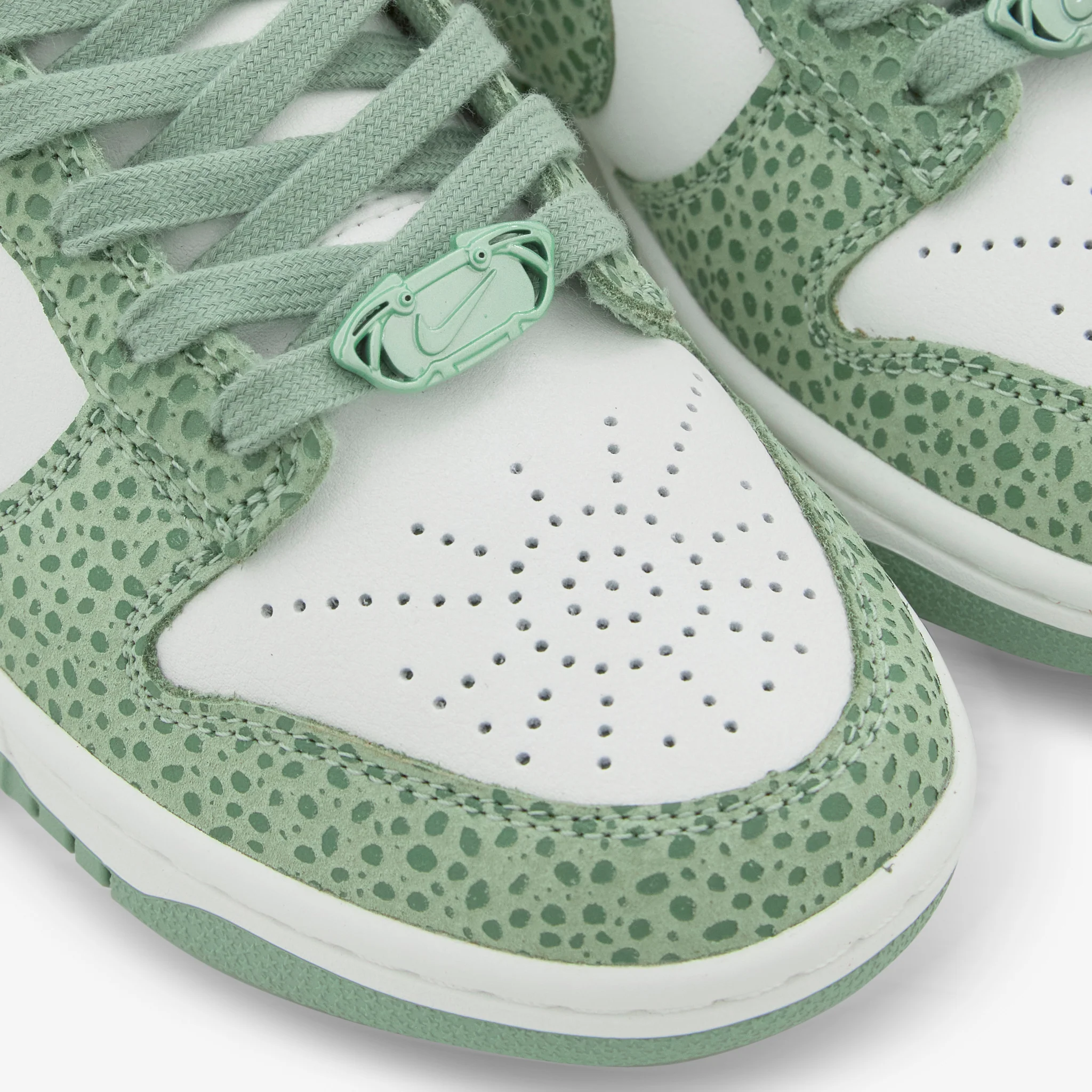 Women's Dunk Low Premium Oil Green | Treeline | Sail | Oil Green - Image 3
